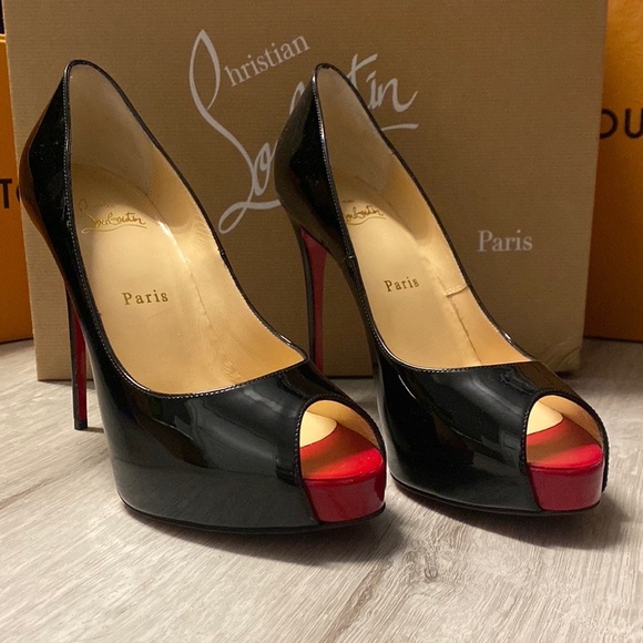 Louboutin Black Patent Very Prive Pumps Heels - 38 - Picture 3 of 12